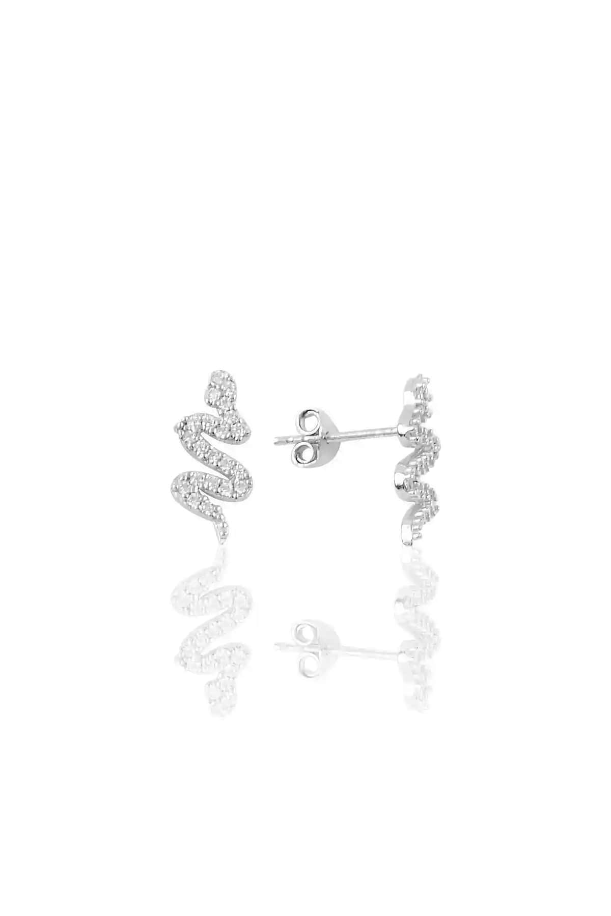 Söğütlü Silver Rodyumlu Yılan Modeli Küpe: Modern ve Şık Takı Seçeneği