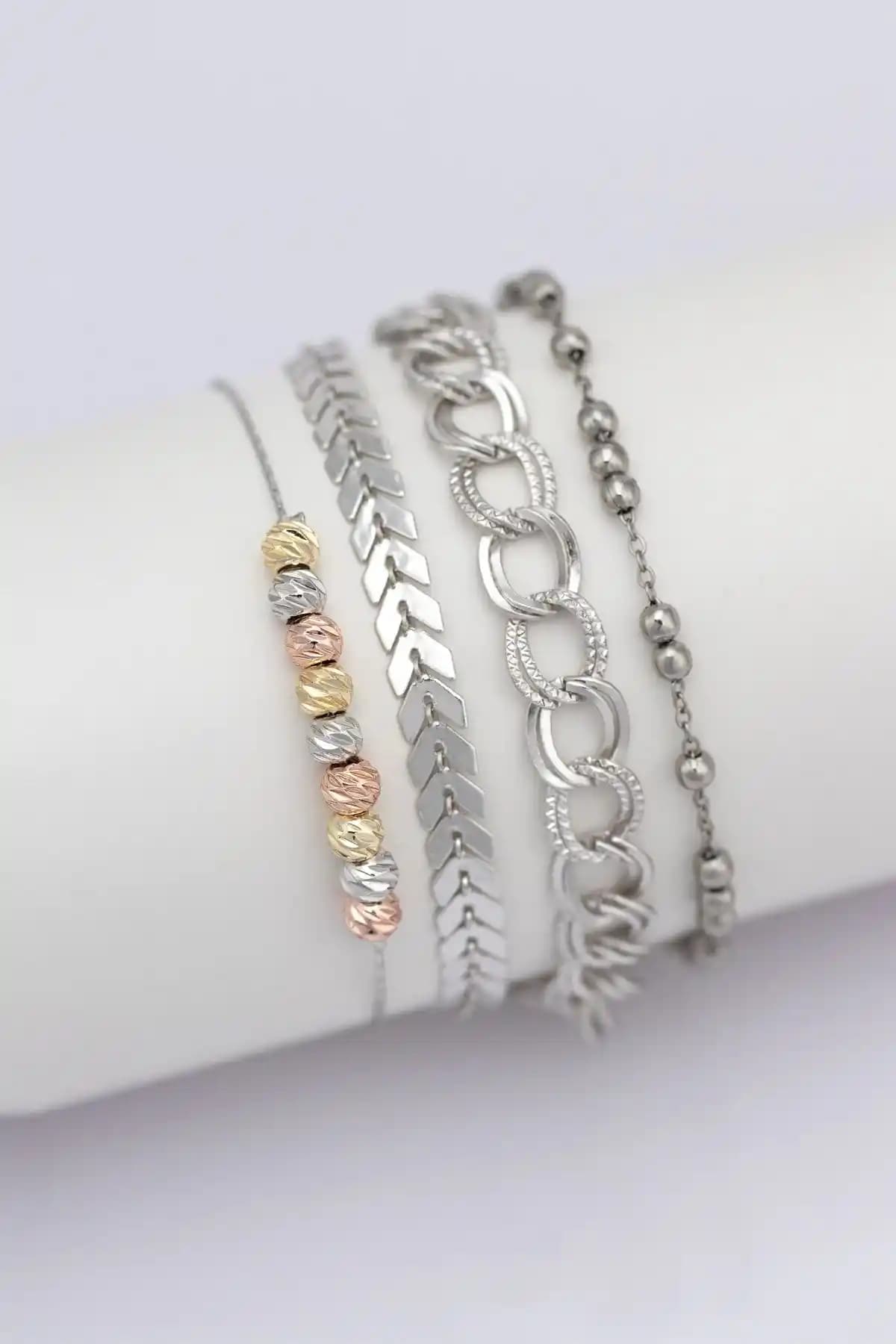 Sortie Aksesuar Dorika Zincir Figürlü 4'lü Kombin Bileklik Şık ve Dayanıklı Tasarım