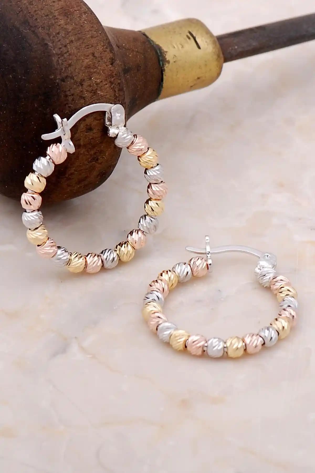 Sümer Telkari Renkli Gümüş Halka Küpe: Zarif ve Modern Takı Seçenekleri