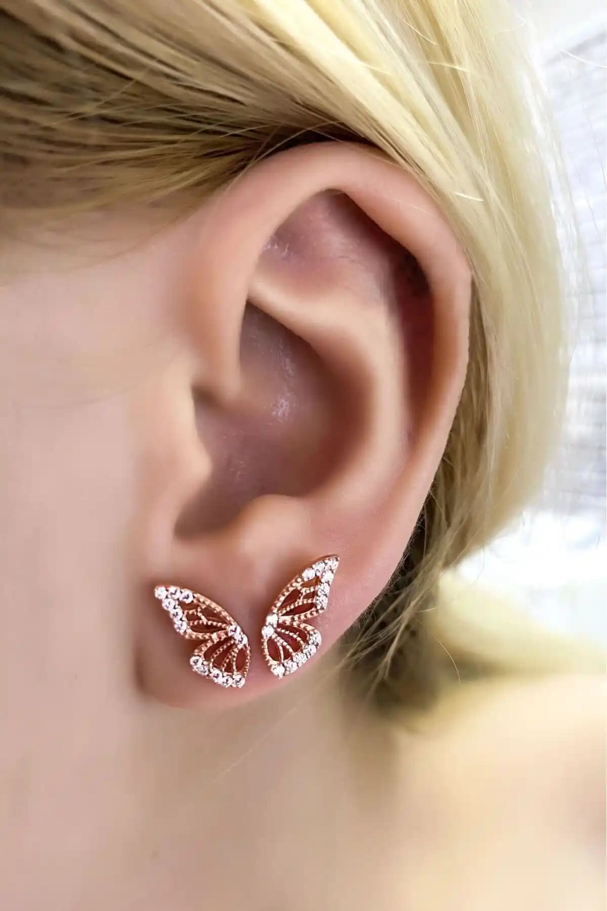 Sunshine 925 Ayar Gümüş Rose Kaplama Kelebek Tasarımlı Beyaz Zirkon Taşlı Küpe