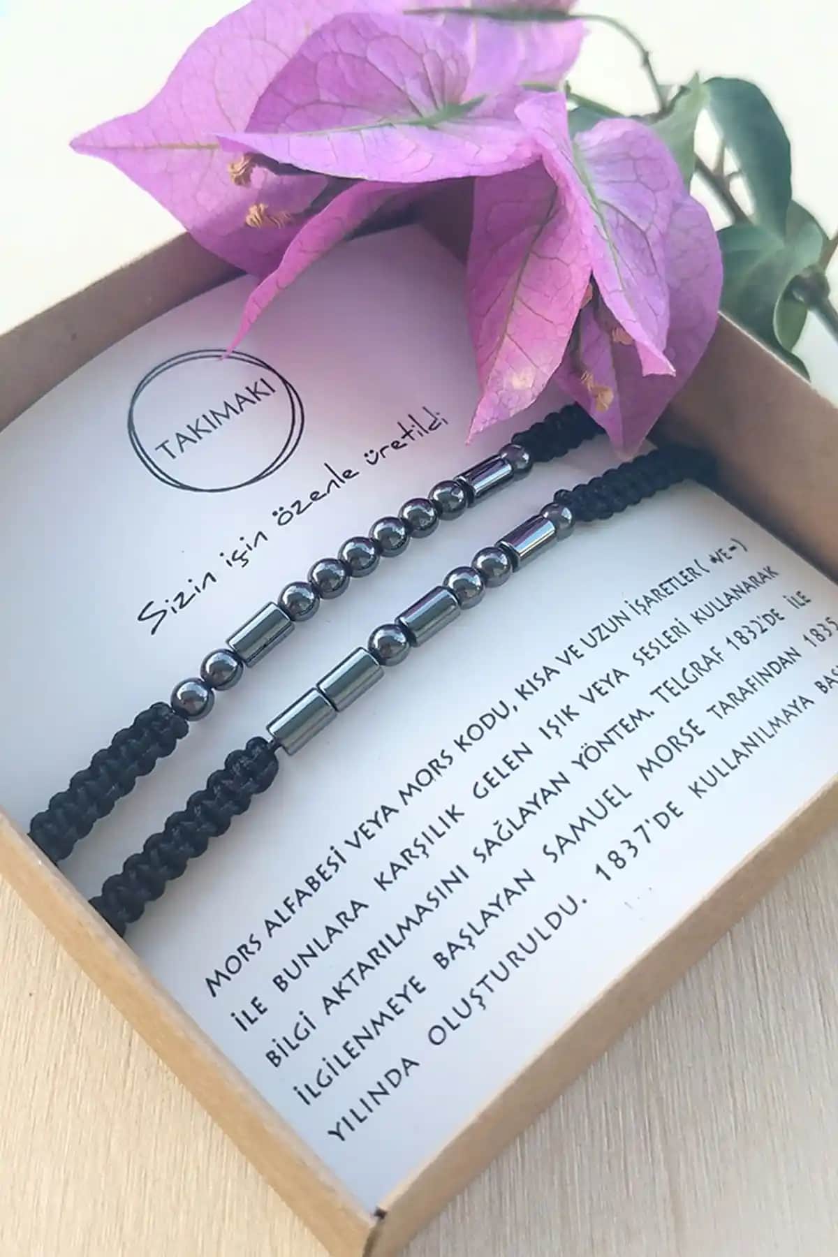 Takımaki Mors Alfabesi Bileklik: Doğal Hematit Taşı ve Ayarlanabilir Tasarım