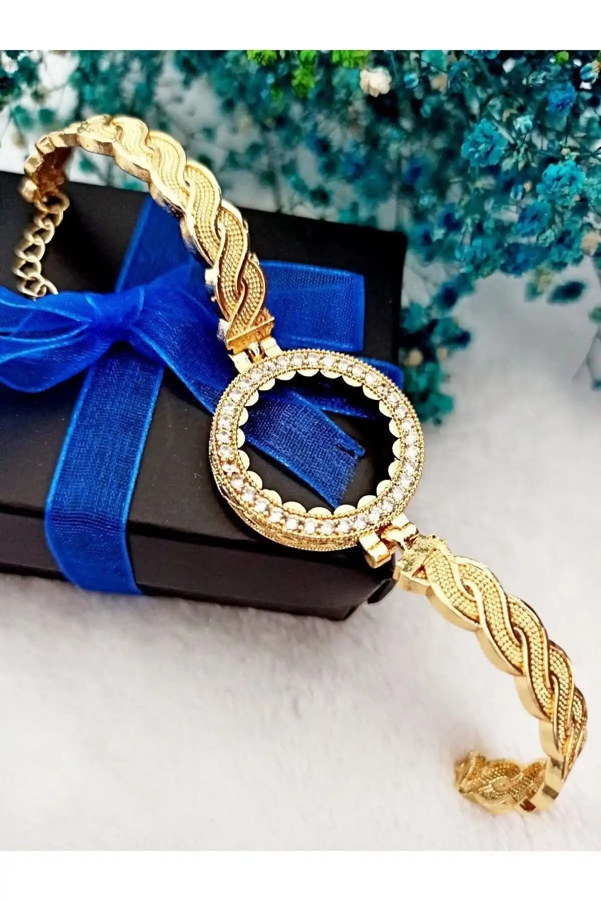 Tarz Takı Yarım Altın Bileklik: Zarif ve Uygun Fiyatlı Takı Seçenekleri