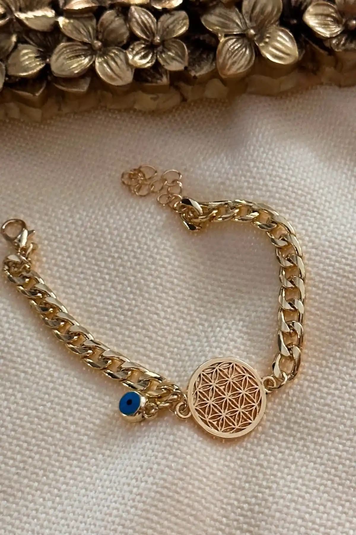 Trend Butik Yaşam Çiçeği Model Nazar Sallantılı Zincir Bileklik - Modern ve Dayanıklı Takı Seçeneği