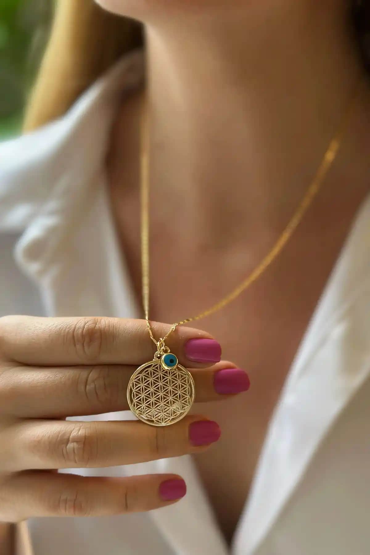 Trend Nazar Detaylı Yaşam Çiçeği Kolye: Zarif ve Dayanıklı Moda Aksesuarı