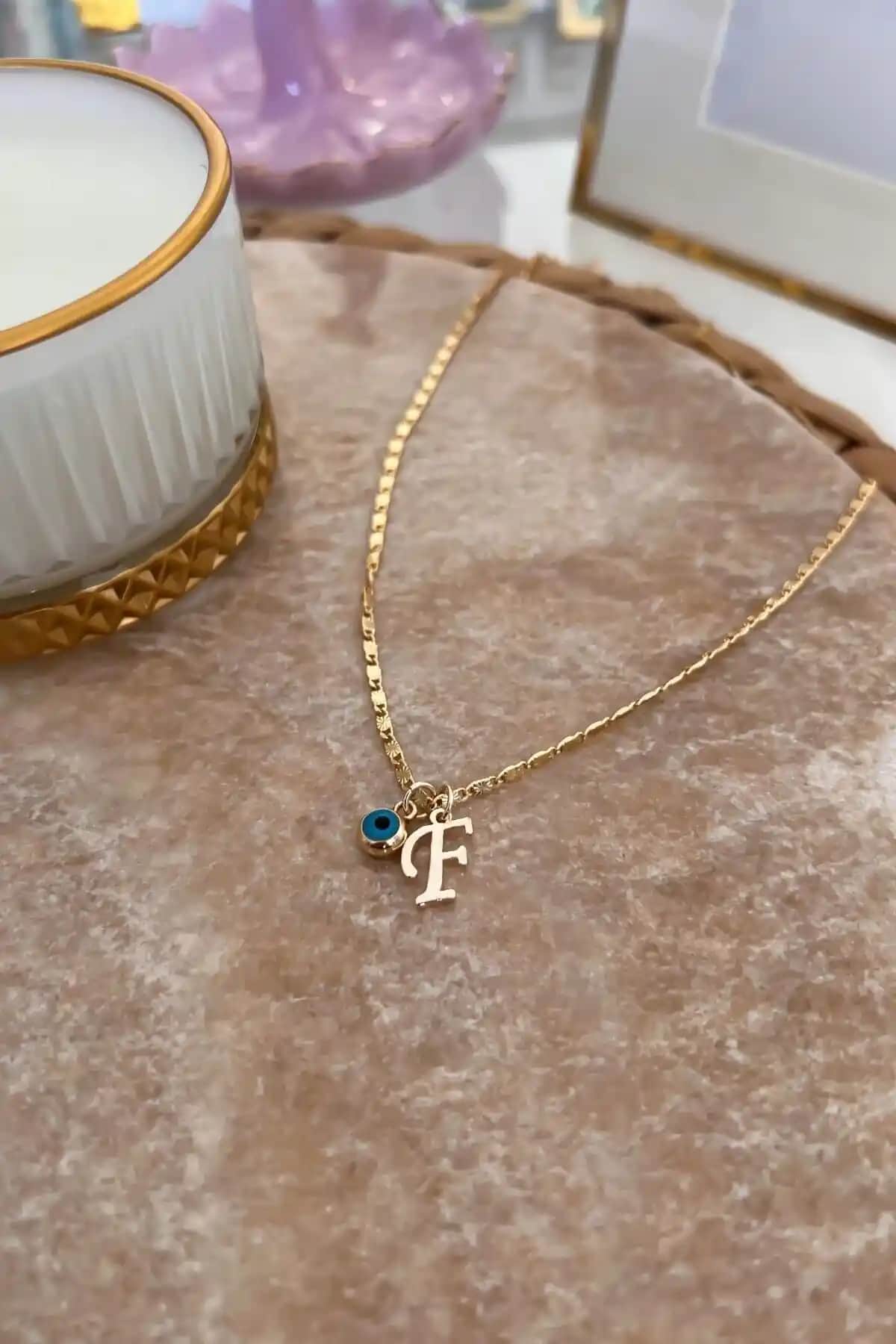 Trendy Butik Altın Kaplama Harf Kolye: Zarif ve Kaliteli Takı Seçenekleri