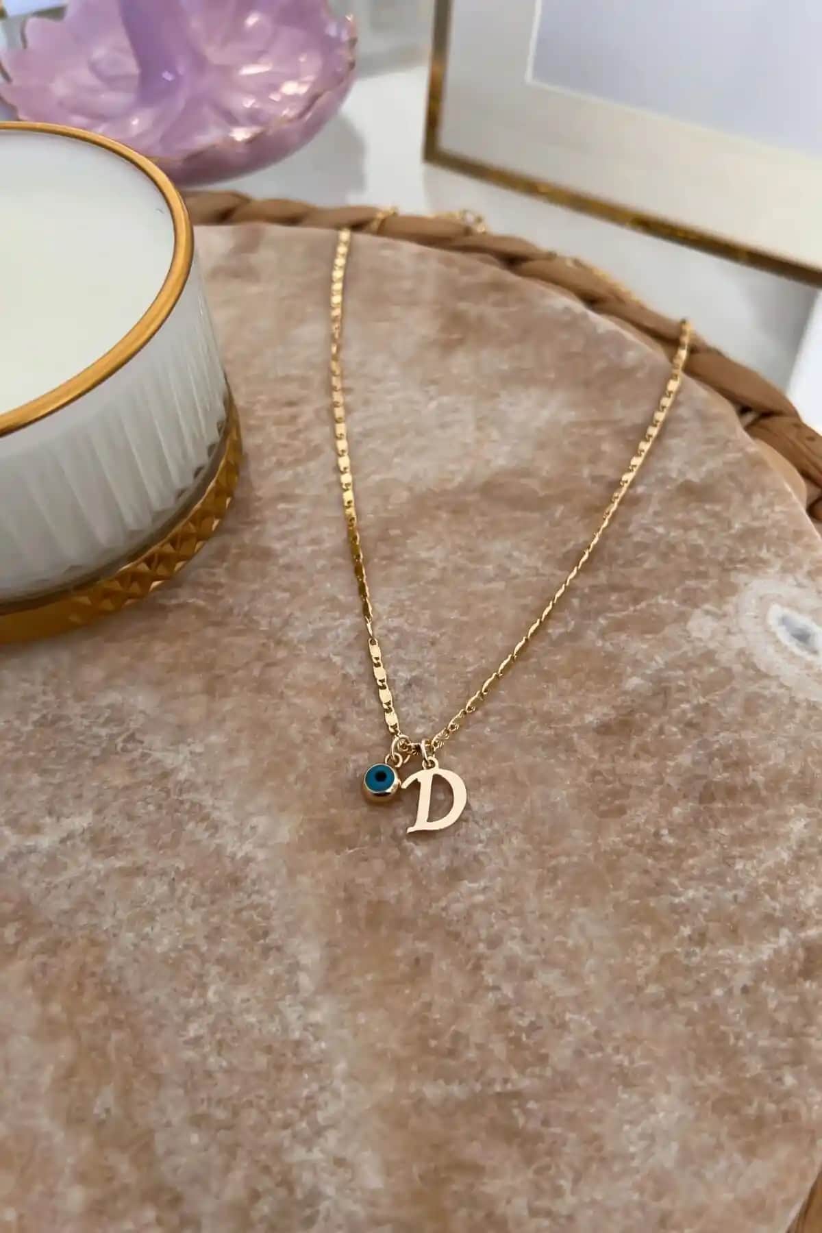 Trendy Butik D Harfli Nazar Boncuklu İnce Zincirli Kolye - Şık ve Dayanıklı Takı Seçeneği