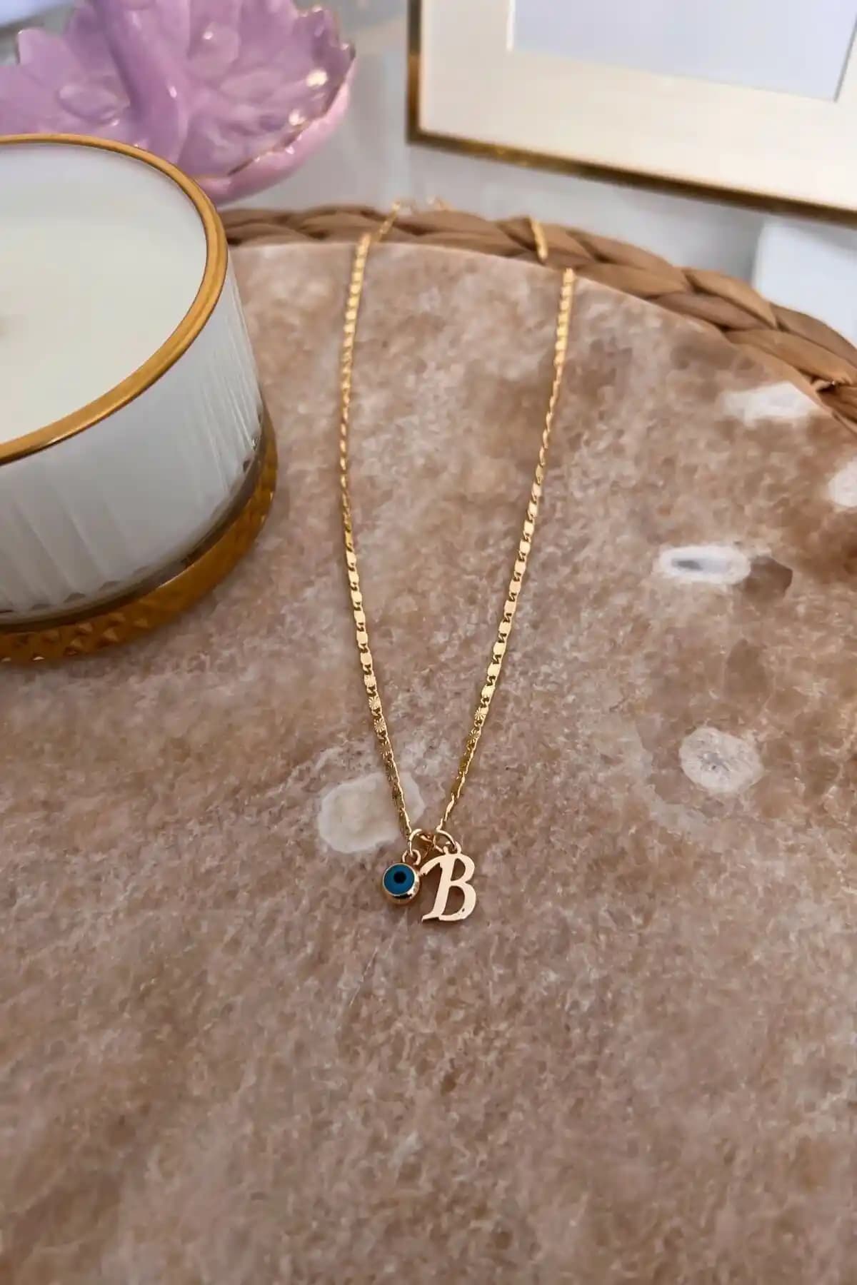 Trendy Butik Harfli Kolye Karşılaştırması B ve M Harfleri Özellikleri ve Kullanıcı Yorumlarıyla