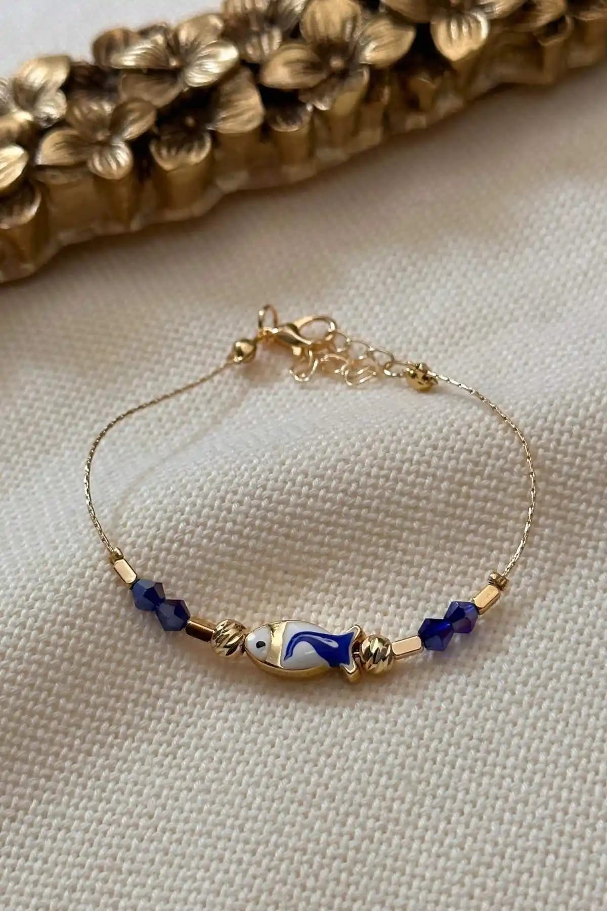 Trendy Butik Laci Balık Model Bileklik: Şıklık ve Dayanıklılığı Bir Arada Sunar