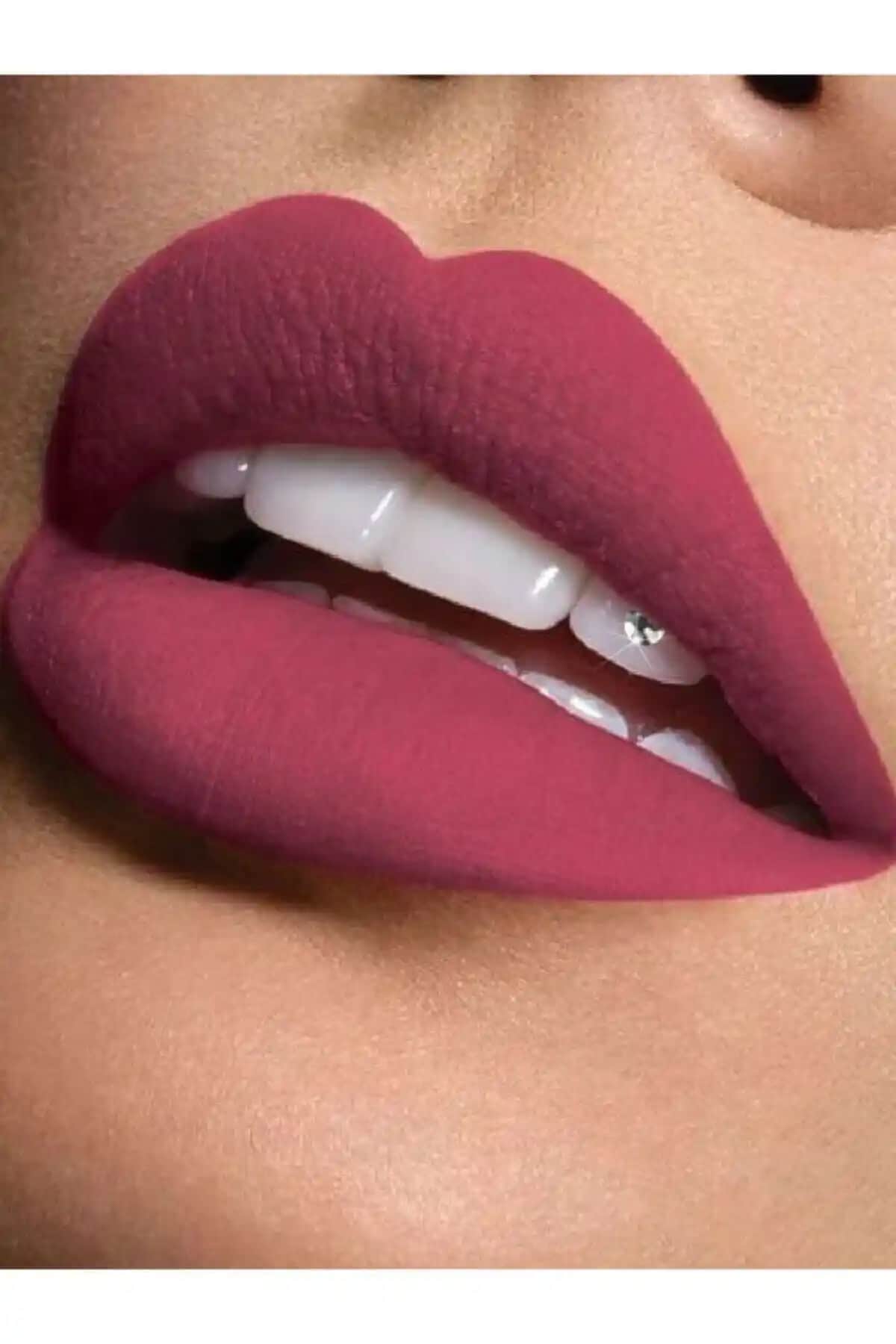 Vilma Aksesuar Kristal Diş Taşı: Günlük Şıklığa Zarif ve Ekonomik Bir Dokunuş