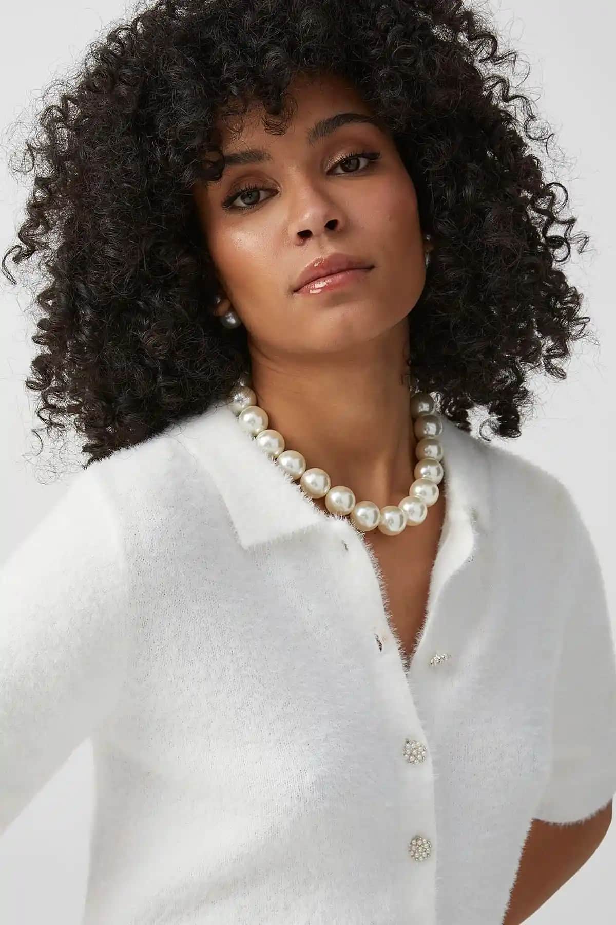 Yeni Obsessions Büyük Incili Kolye: Zarafet ve Şıklığın Modern Buluşması