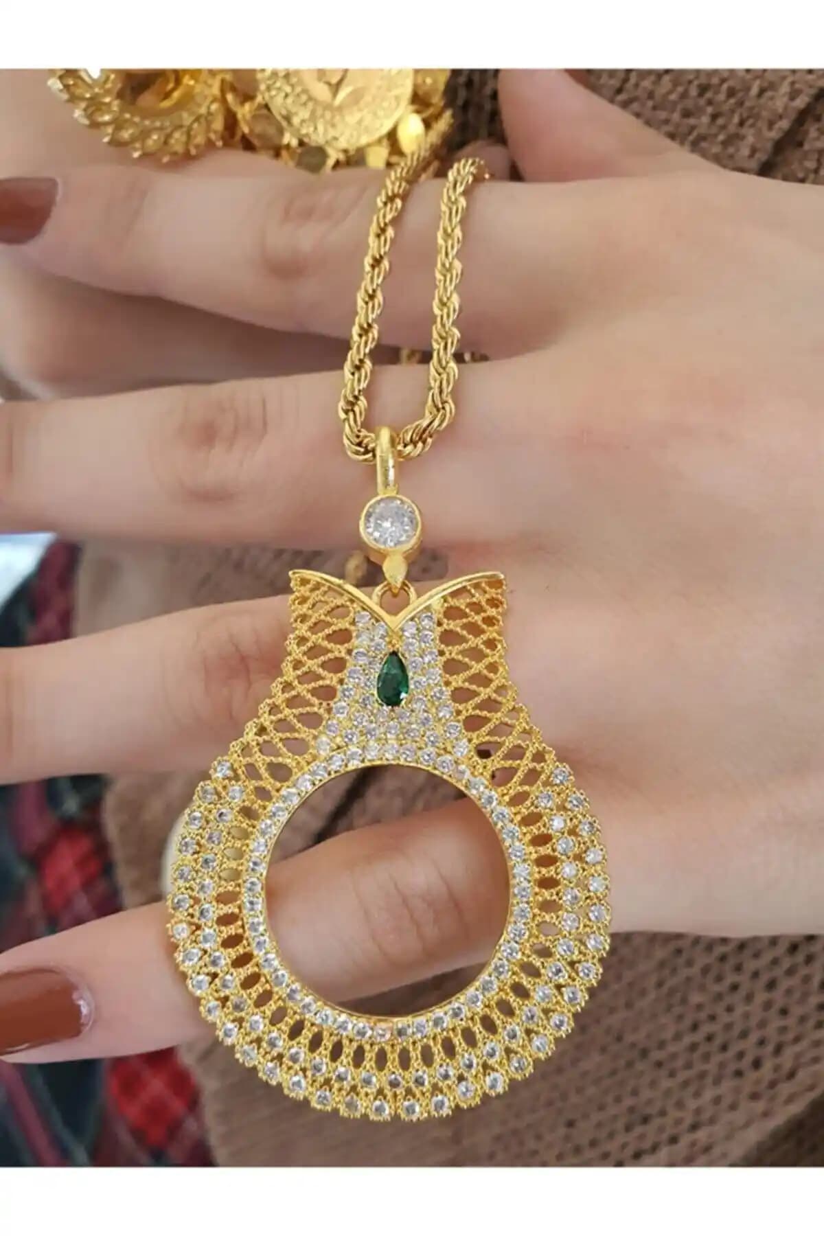 Yılz Gold İmitasyon 22 Ayar Altın Kaplama Zirkon Taşlı Kolye Özellikleri ve Kombinasyon İpuçları