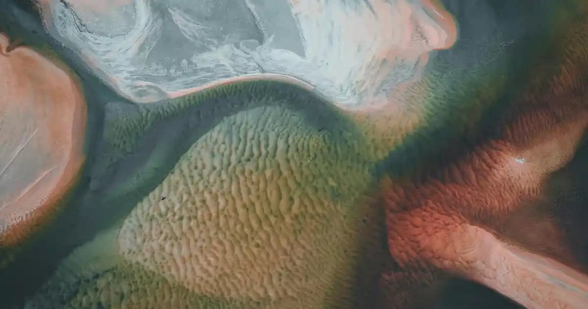 Bakır Saç Rengi: Moda ve Bakım İpuçlarıyla Sıcak ve Canlı Görünüm