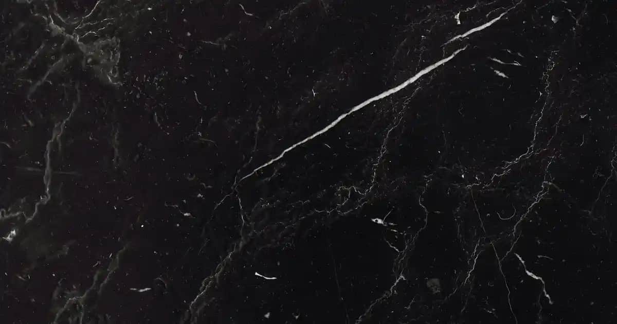 Elidor Mor Şampuan ile saçlarınızı koruyun ve parlaklık kazandırın