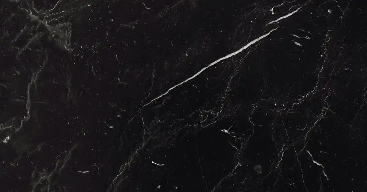 Glam Strobing Krem ile Doğal Işıltı ve Parlaklık Sağlayan Makyaj Uygulamaları