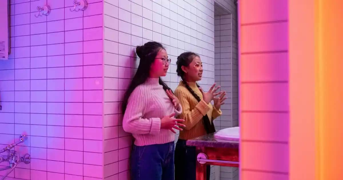 Kozmetik ve Kendini Güzel Hissetmenin Gücü: Kendinizle Barışık Olmanın Yolları