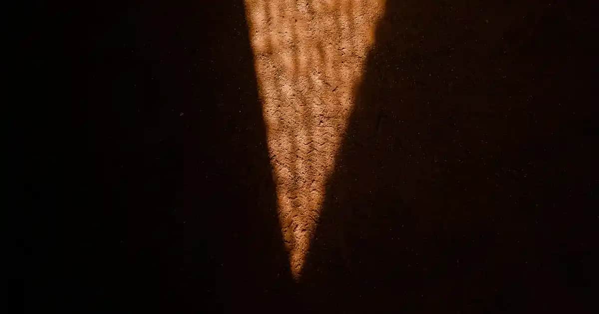 Kuru Saç Spreyi Seçimi ve Kullanım Rehberi: Saçlarınızı Koruyan ve Şekillendiren İpuçları