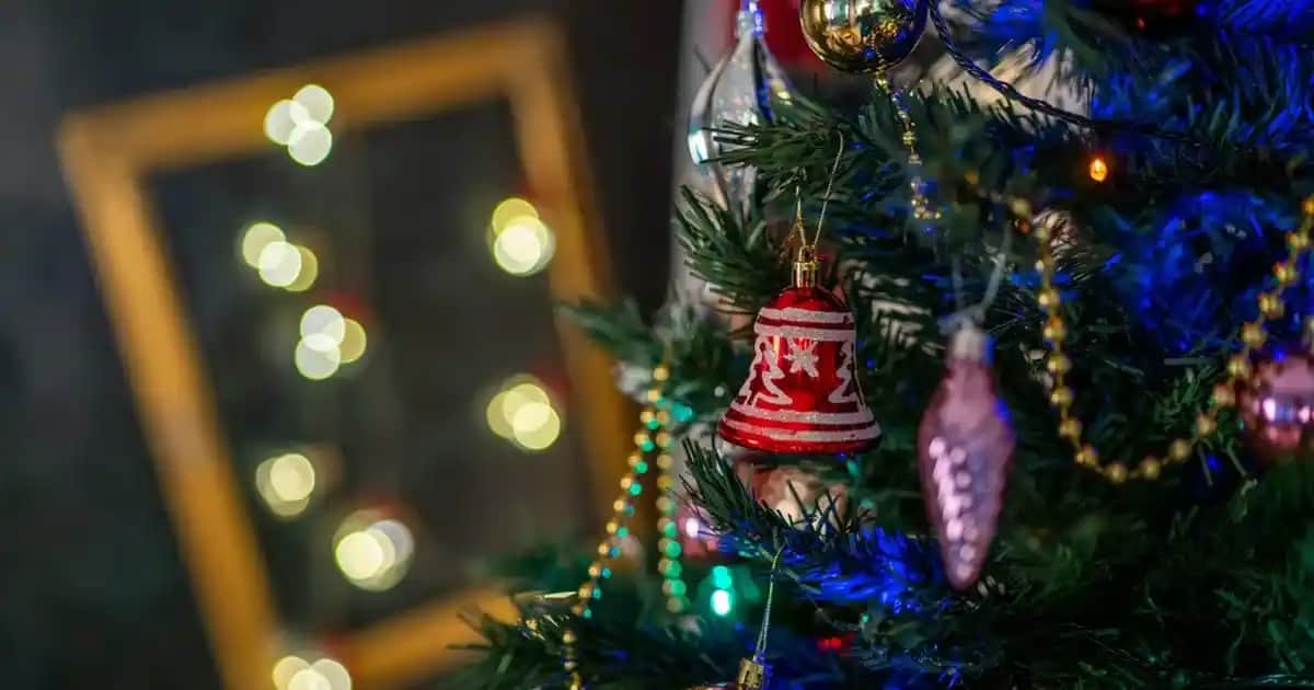 Makyaj Sabitleyici Spreyler: Kalıcılığı Artıran En İyi Seçenekler ve Kullanım İpuçları