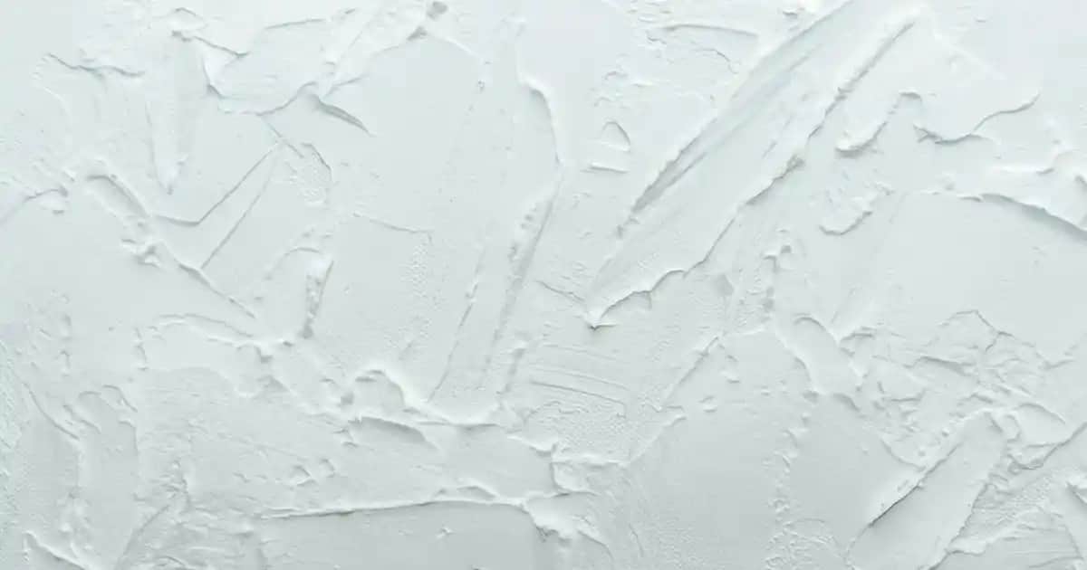 Sebium Foaming Gel ile Yağlı ve Akne Eğilimli Ciltler İçin Derinlemesine Temizlik Rehberi