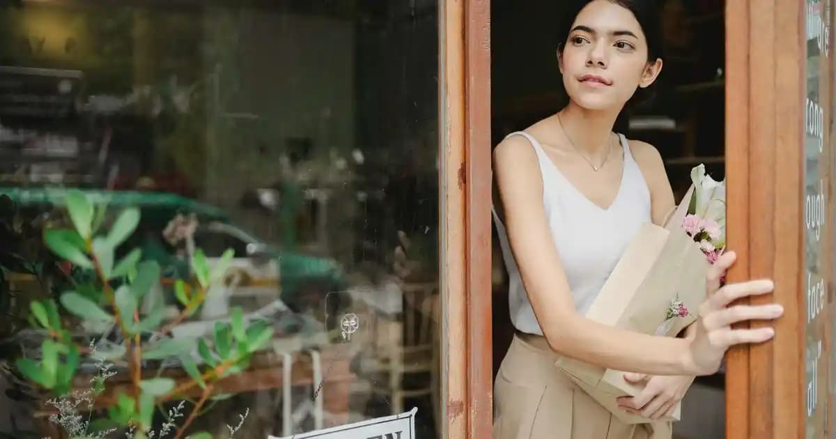 Soğuk Sarı Saç Rengi: Trendler, Uygunluk ve Bakım İpuçları Rehberi