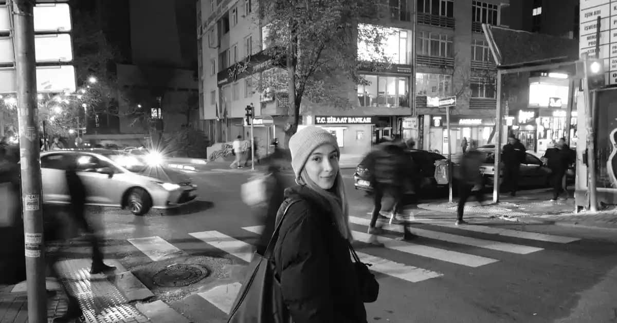 Vazelin Cildi Beyazlatır mı? Kozmetik Etkileri ve Doğru Kullanım Yolları