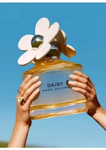 Marc Jacobs Daisy ve Prada Paradoxe İntense Karşılaştırması: Hangi Kadın Parfümü Daha Uygun