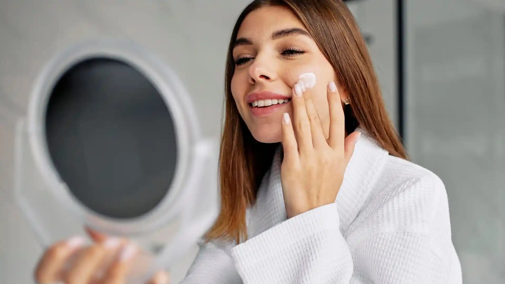 15 Yaş Cilt Bakımı: Genç Ciltler İçin Doğru Temizlik, Nemlendirme ve Koruma Yöntemleri