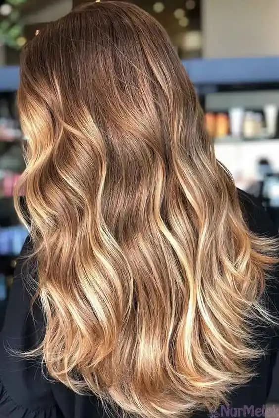 2024 Saç Renkleri: Doğal, Pastel ve Canlı Tonlarla Yeni Yılın Trendleri ve Bakım Önerileri