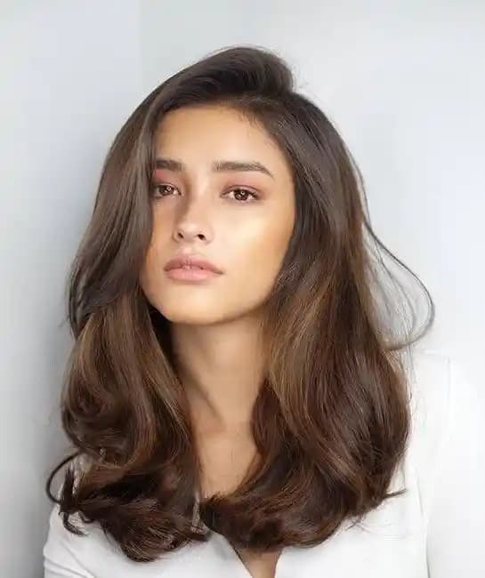 Acı Kahve Saç Rengi: Doğal ve Sıcak Tonlarla Zarif Bir Seçenek