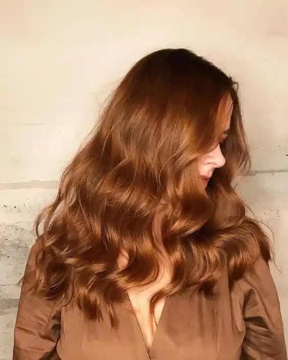 Açık Kahve Saç Rengi Kimlere Yakışır? Doğallık ve Uyumun Anahtarı