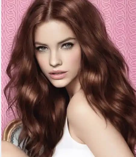 Açık Kızıl Saç Rengi: Canlılık ve Cesaretin Simgesi Olarak Trendler ve Bakım İpuçları