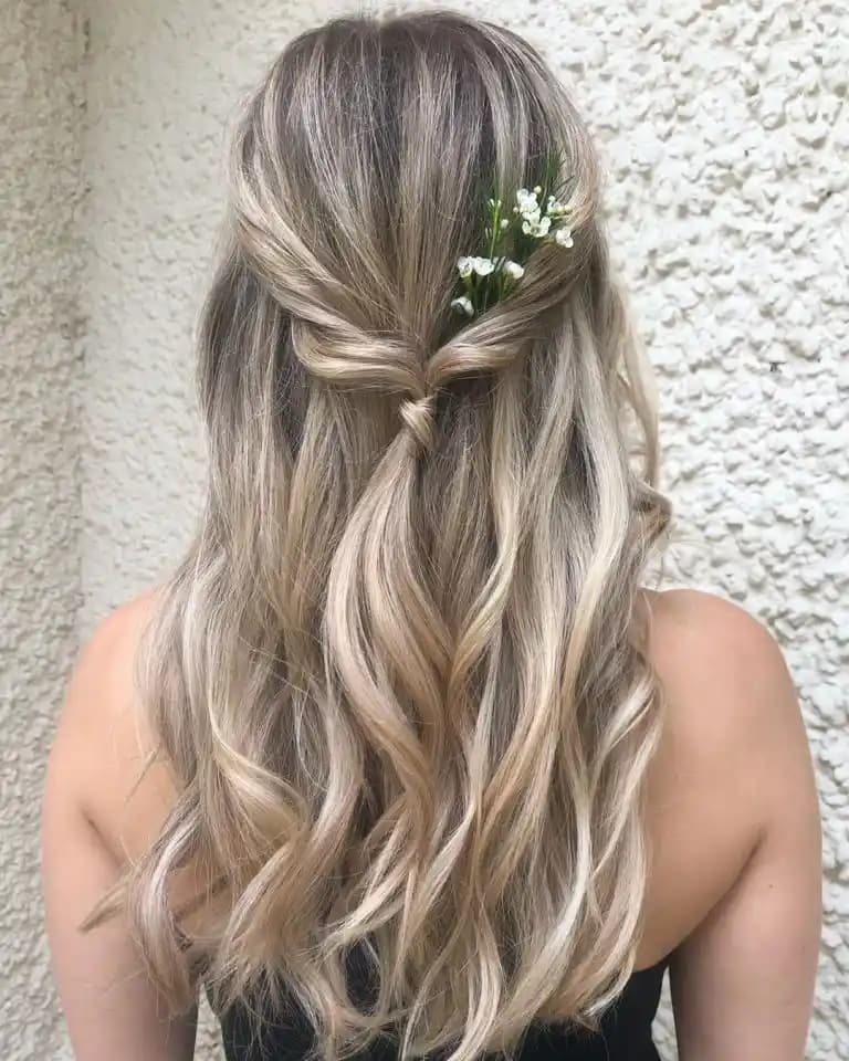 Açık Masa Saç Modelleri: Doğal ve Modern Görünüm İçin Pratik Stil Önerileri