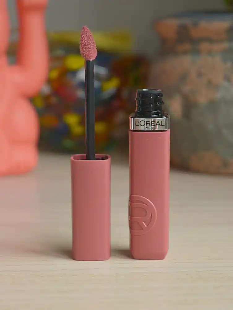 Açık Pembe Mat Ruj: Doğal ve Şık Görünüm İçin Uzun Süre Kalıcı Seçenekler