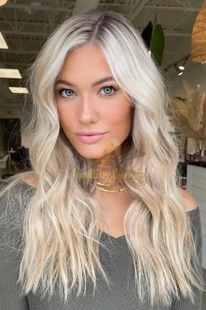 Açık Sarı Saç Rengi: Doğal Işıltı ve Stil İçin Uyumlu Ton Seçenekleri