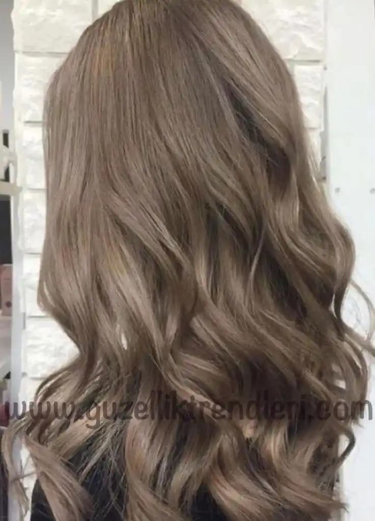 Açık Ton Saç Renkleri: Cilt Tonuna Uygun Doğal ve Parlak Saç Renkleri Seçimi