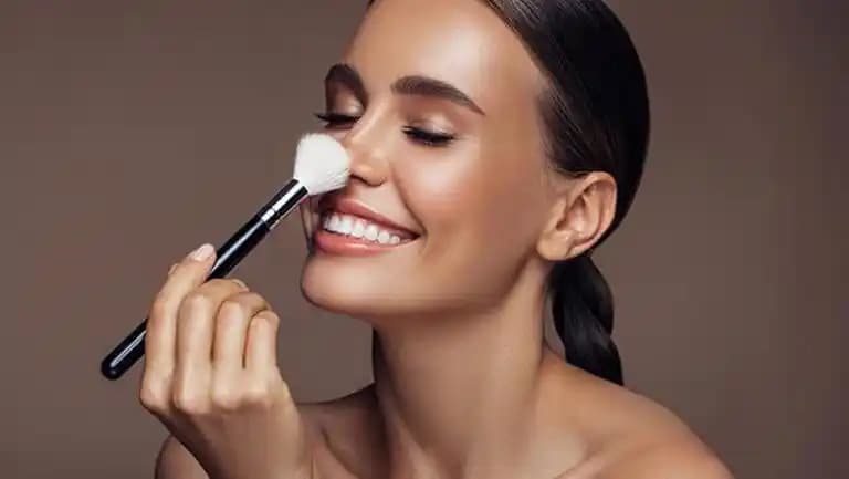 Akmayan Makyajın Sırları: Kalıcılığı Artıran Doğru Ürün ve Teknikler