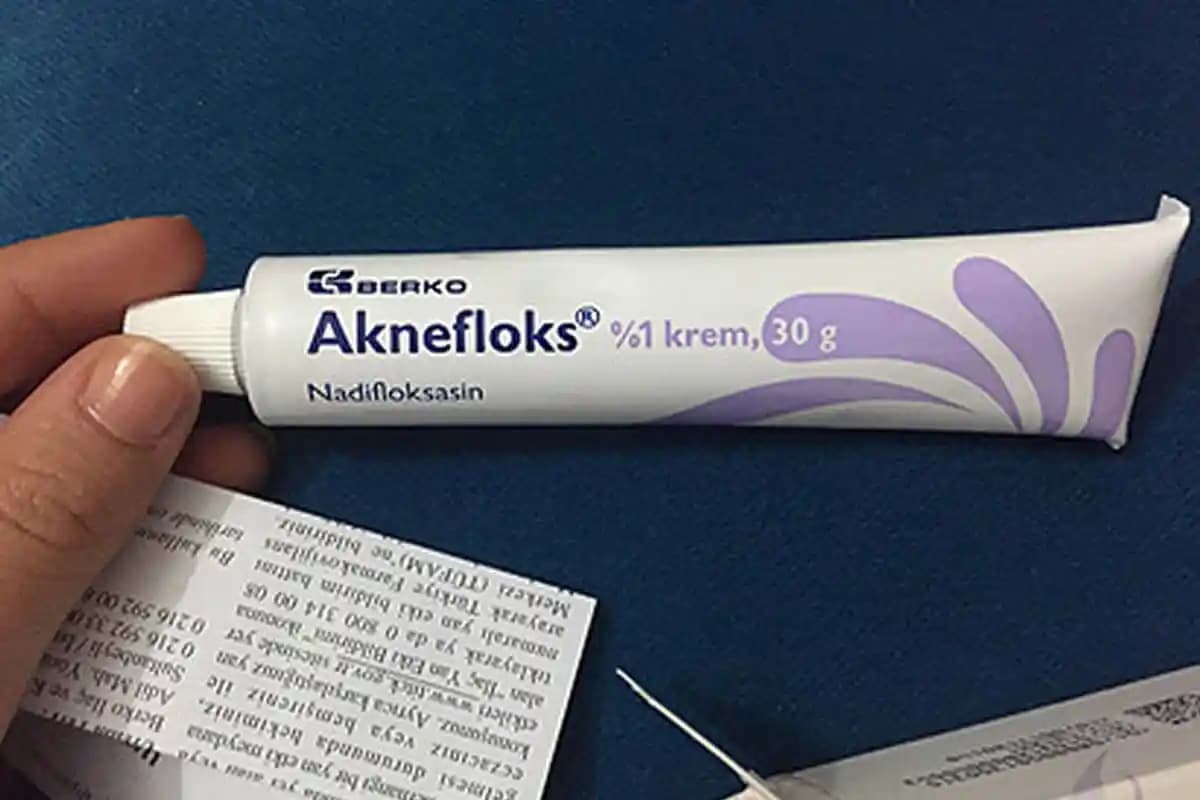 Aknefloks Jel ile Sivilce Tedavisinde Etkili ve Güvenilir Çözüm Yöntemleri