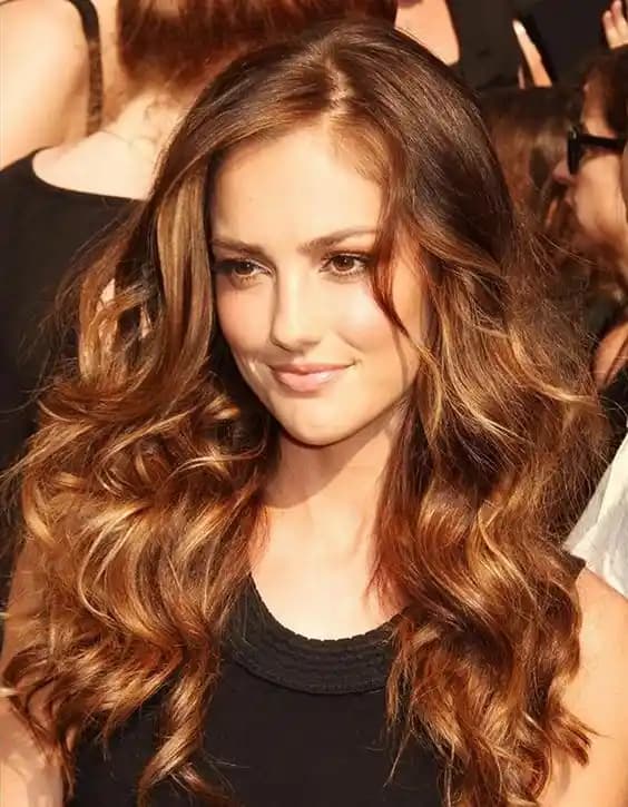 Altın Kahve Saç Rengi: Kimlere Yakışır ve Bakım İpuçlarıyla Doğal Görünüm