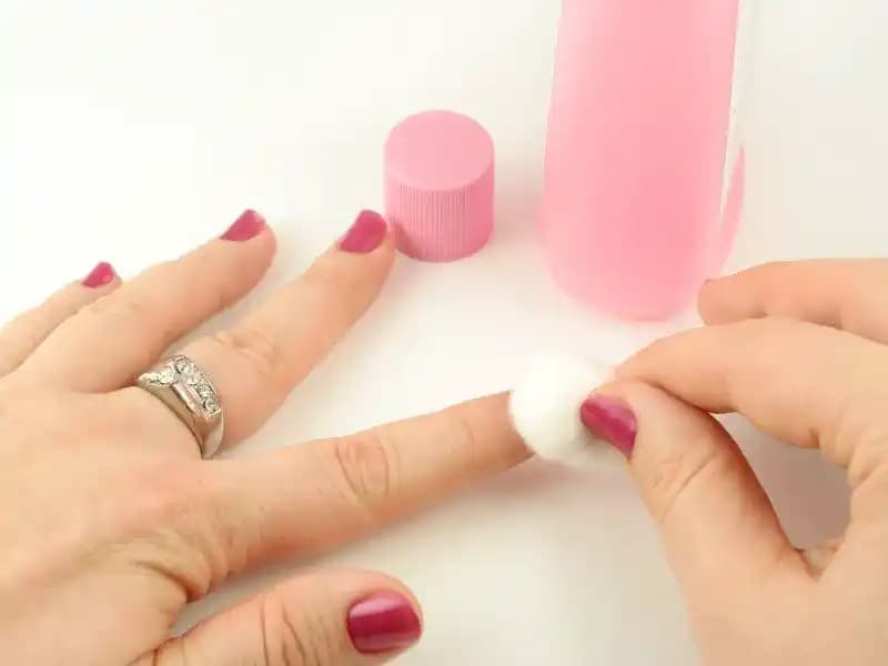 Aseton Kullanılmadan Oje Çıkarma: Doğal ve Sağlıklı Yöntemlerle Tırnak Bakımı