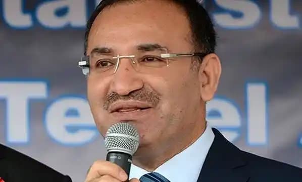 Badem Bıyık: Erkek Yüz Estetiğinde Zarif ve Doğal Bıyık Modeli Rehberi