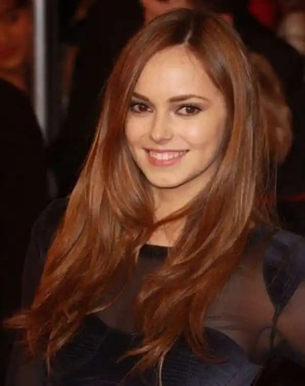 Bakır Kahve Saç Rengi: Doğal ve Parlak Tonlarla Sıcak Görünüm Rehberi