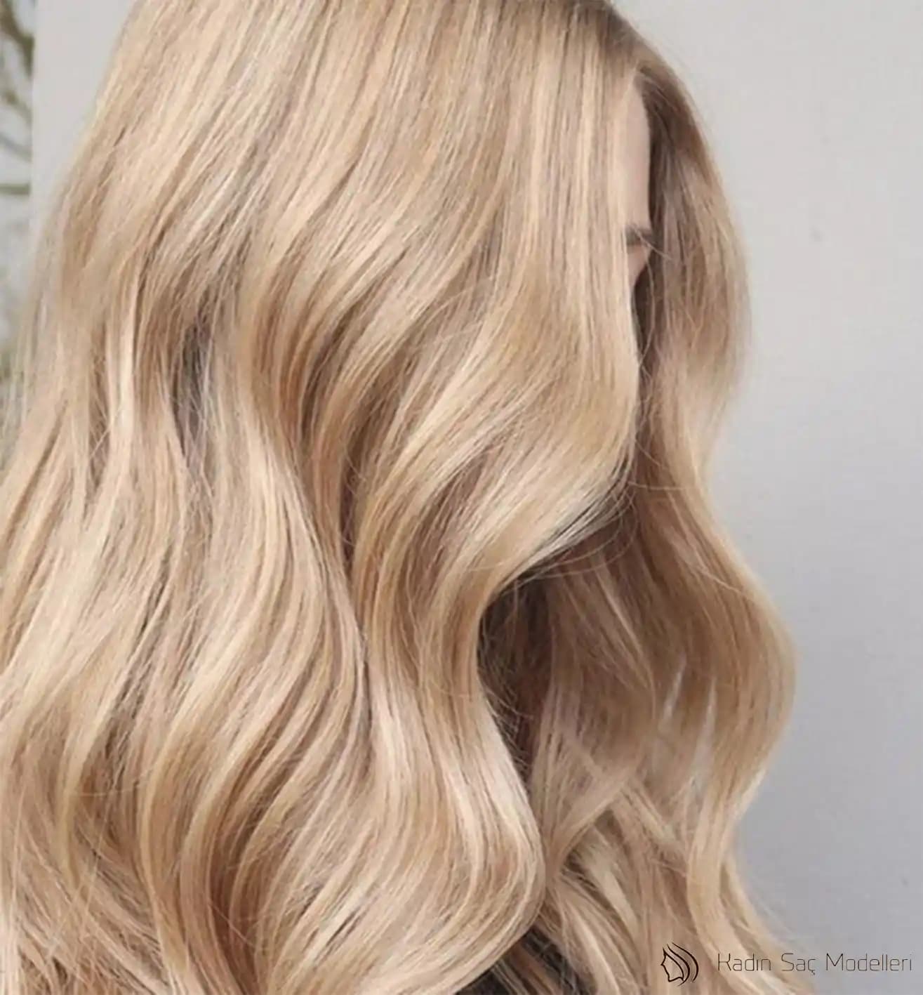 Bal Sarısı Saç Rengi: Doğal Sıcaklık ve Parlaklık Sağlayan Modern Tonlar
