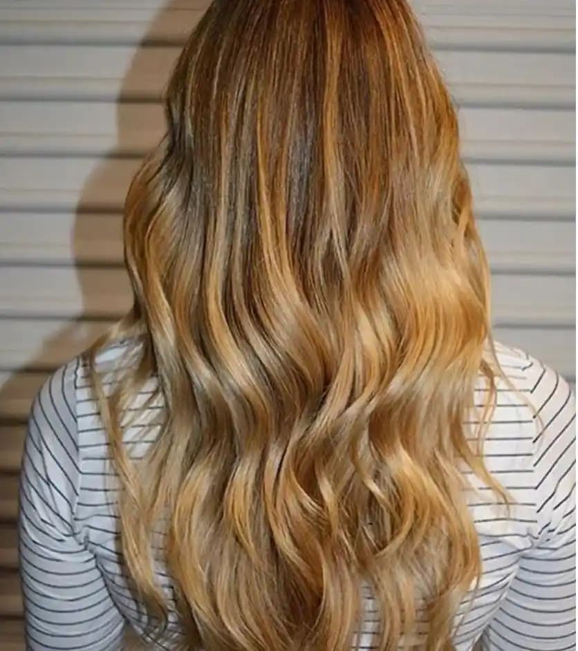 Balköpüğü Saç: Doğal ve Sıcak Tonlarla Şık ve Sağlıklı Saç Rengi Rehberi