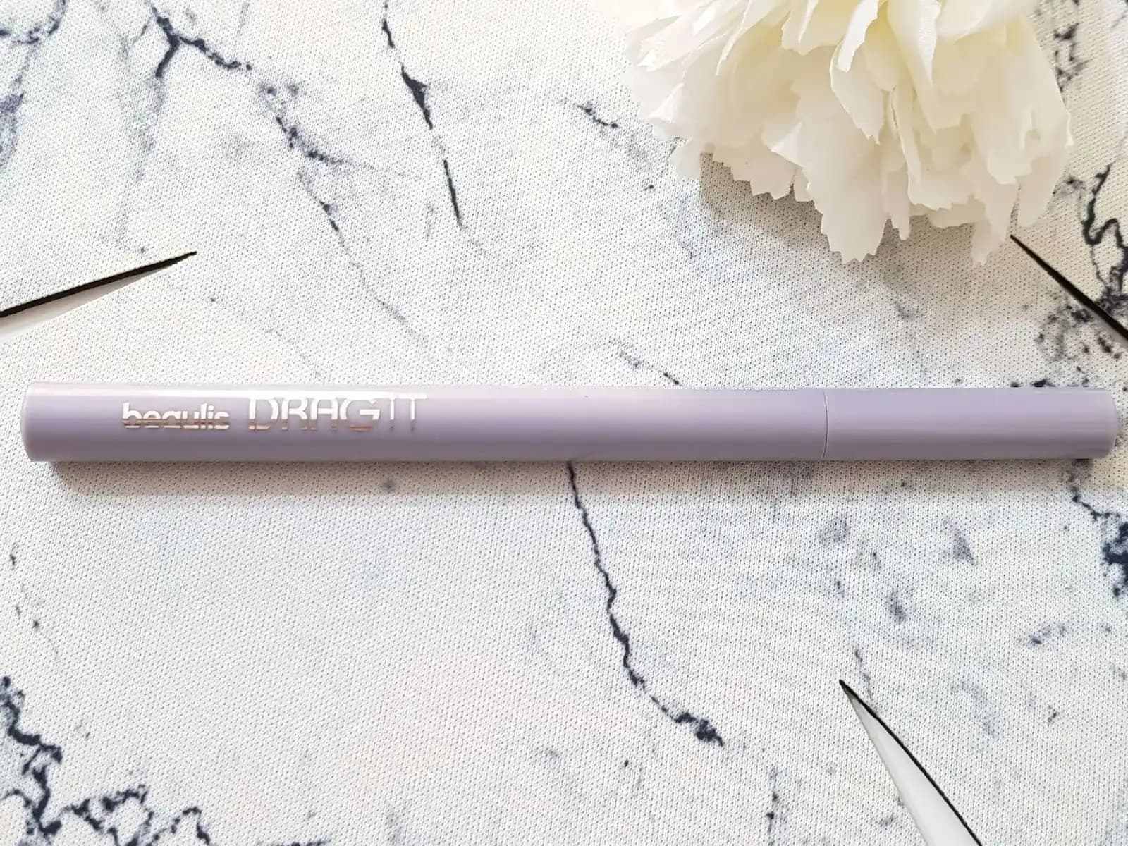 Beaulis Kalem Eyeliner ile Uzun Süre Kalıcı ve Suya Dayanıklı Göz Makyajı