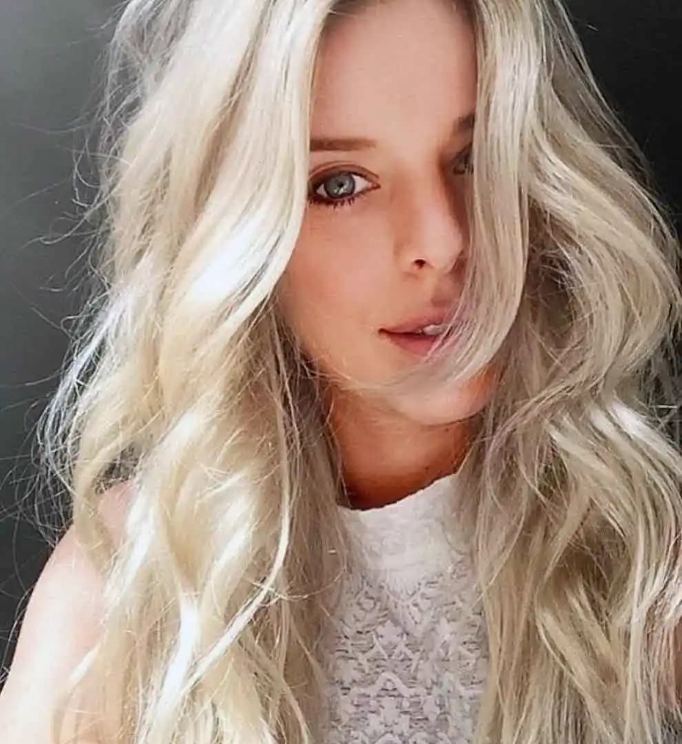 Bebek Sarısı Saç Rengi: Doğal ve Parlak Tonlarla Güzelliğinizi Yansıtın