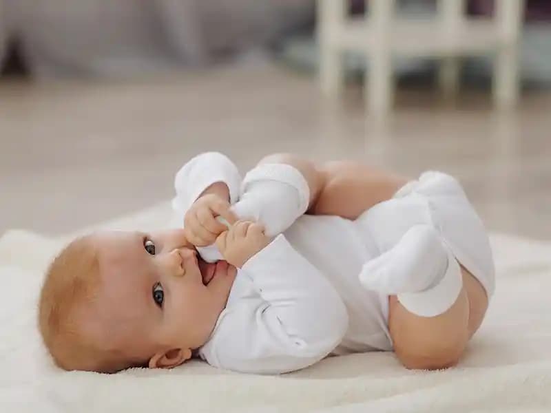 Bebeklerde Pudra Kullanımı: Doğru Bilinen Yanlışlar ve Güvenli Uygulama Yöntemleri