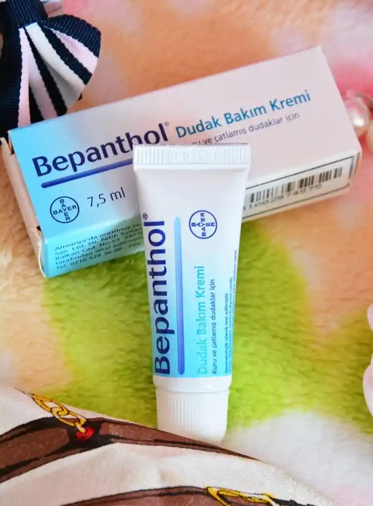 Bepanthol Dudak Kremi: Nemlendirme, Onarım ve Koruma Sağlayan Etkili Dudak Bakımı