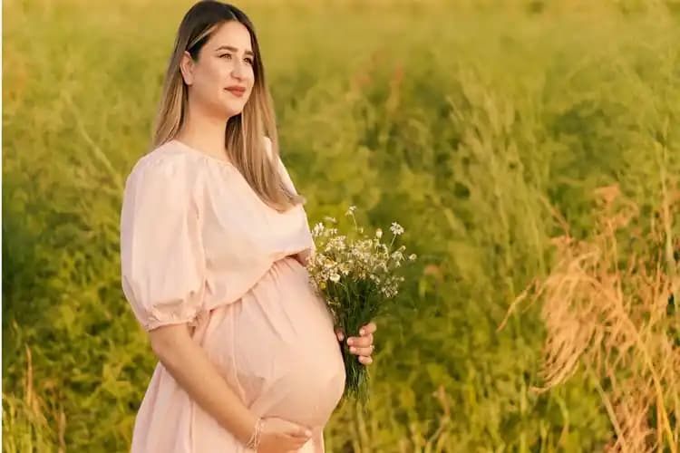 Bepanthol ve Gebelik: Hamilelikte Güvenli Cilt Bakımı ve Çatlak Önleme Yöntemleri