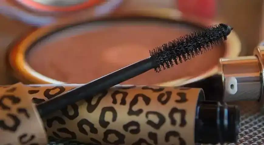 Beyaz Rimel Nedir ve Göz Makyajında Nasıl Kullanılır? Etkili Yöntemler