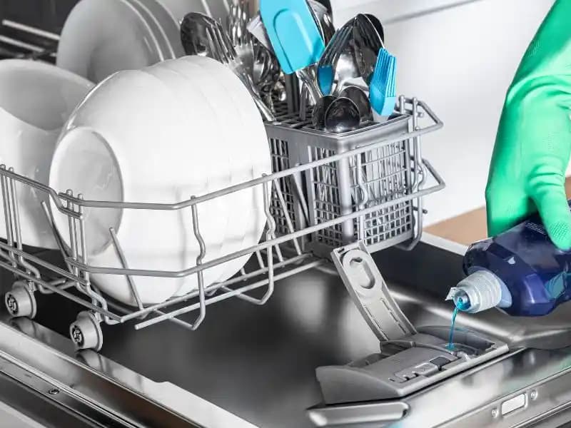 Bulaşık Makinesi Parlatıcı Alternatifleri: Doğal ve Ekonomik Çözümlerle Parlak Bulaşıklar