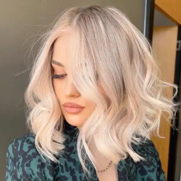 Buz Sarı Saç Rengi: Soğuk Tonların Modern ve Sofistike Görünümü